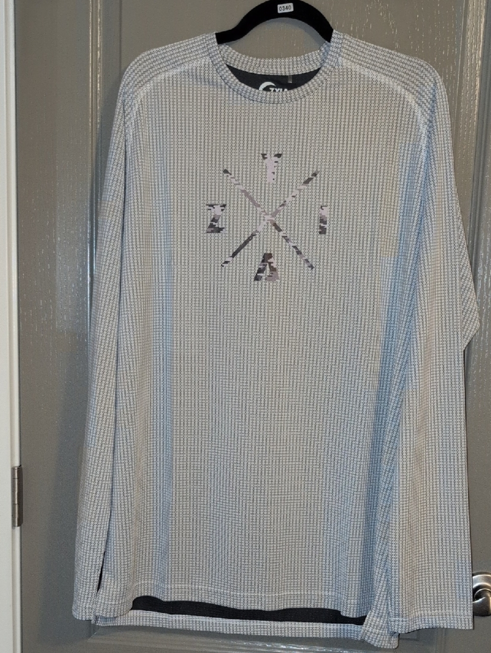 Men's Long-Sleeve Performance Tee - Light Gray with Subtle Chest Graphic